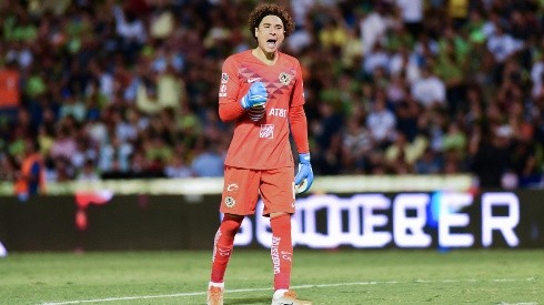 Ochoa seguirá como titular en la portería