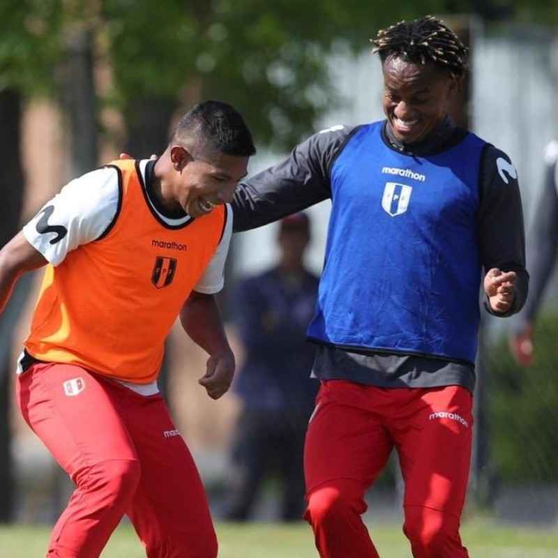 Cueva y Carrillo en el banco: el once que paró Gareca pensando en Uruguay