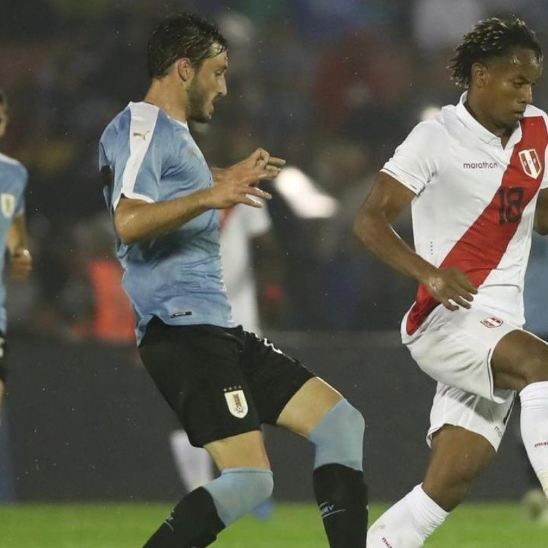 Uruguay golpeó en el inicio y le bastó para ganarle a Perú