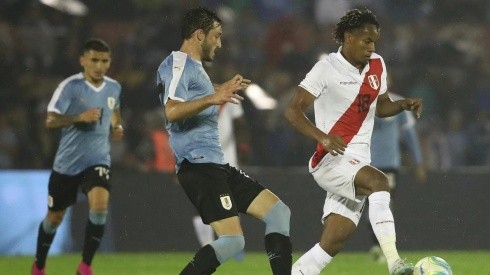 Uruguay golpeó en el inicio y le bastó para ganarle a Perú