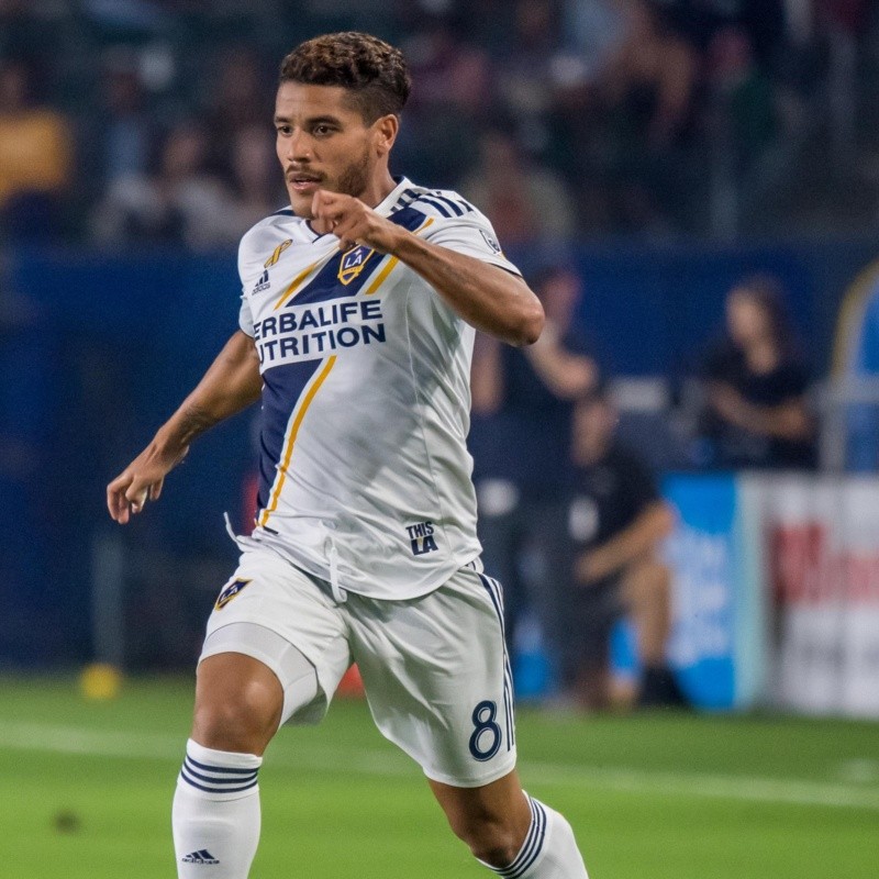 El gerente de Los Angeles Galaxy habló de la chance de vender a Jona al América