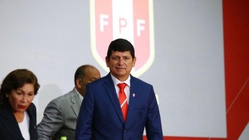 Lozano sucedió a Oviedo en la presidencia de la FPF.