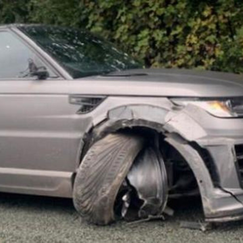 Se le destrozó la camioneta: Sergio Agüero chocó rumbo al entrenamiento del City