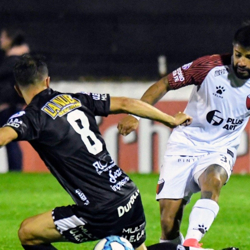 El único del ascenso en semifinales: Estudiantes de Caseros eliminó a Colón por penales