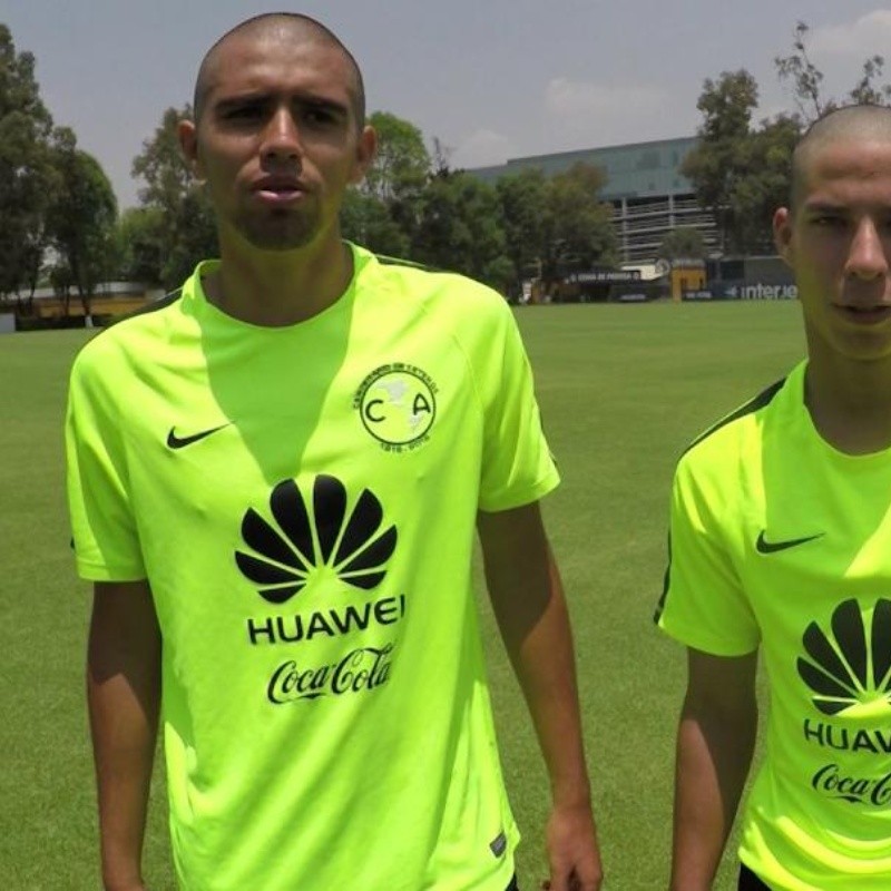 Lainez le regaló su playera a Marín, excompañero en América