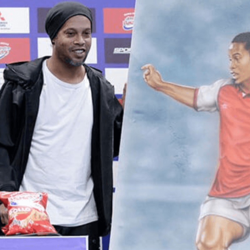 Video: El insólito momento que vivió Ronaldinho cuando fue firmar un cuadro que le regaló Santa Fe