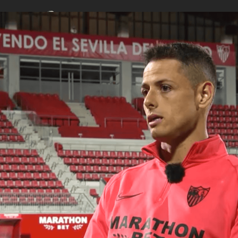 Chicharito está fascinado con Sevilla y respondió a sus críticos