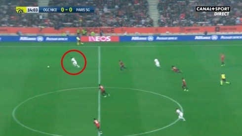 En Francia es otra cosa: Di María se fue solo y dejó parado a Benítez para el 1 a 0 del PSG