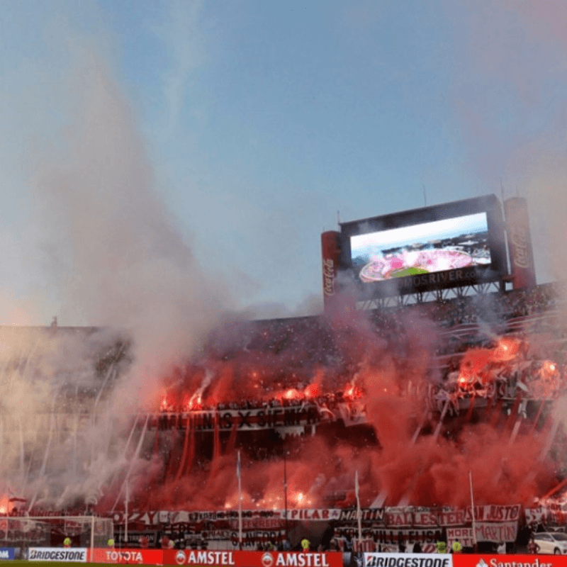 La CONMEBOL dio a conocer la sanción a River por el uso de bengalas en la semi ante Boca