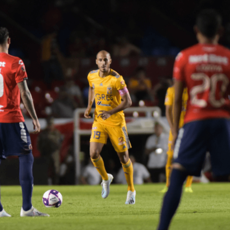 Tigres le marcó dos goles a un Veracruz que, a modo de protesta, se mantuvo quieto en el campo