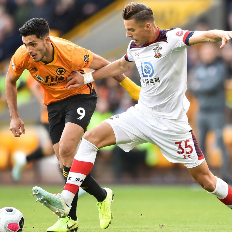 Con gol de Raúl Jiménez, Wolves empató con Southampton