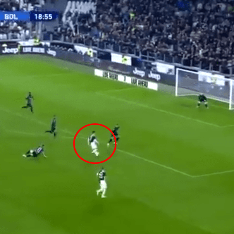 Cristiano Ronaldo enganchó y sacó un remate diabólico al primer palo para el primero de Juventus