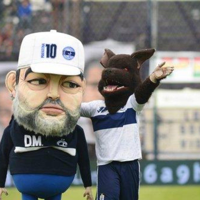 Gimnasia estrenó mascota con cabeza gigante de Maradona y en Twitter explotaron los memes