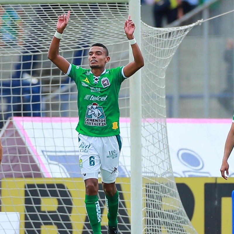 León venció 2-1 a Pumas y se acerca a la Liguilla