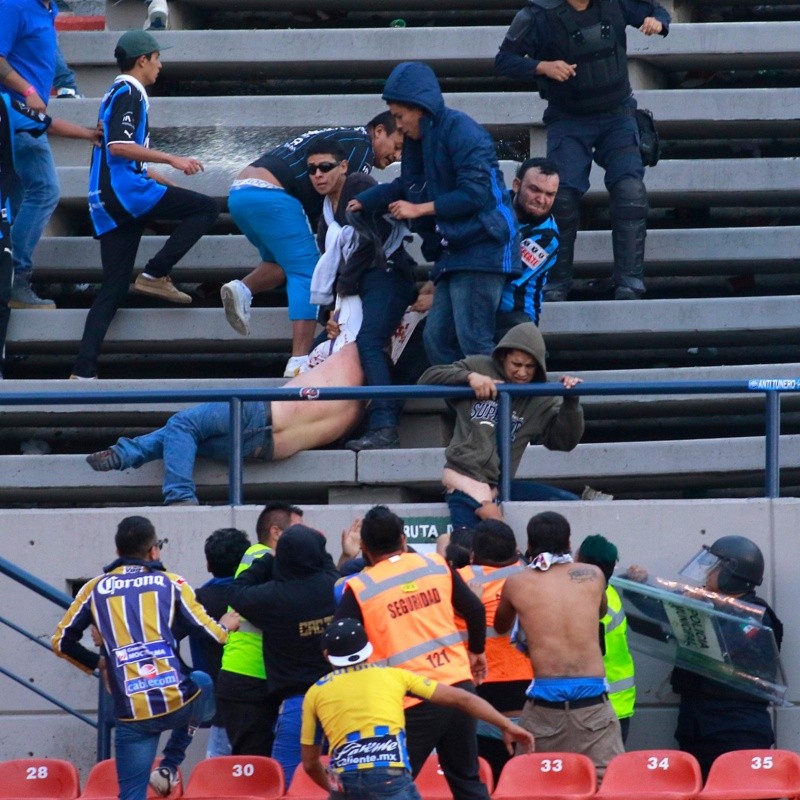 Las imágenes más impactantes de la violencia en el Clásico del Centro entre San Luis y Querétaro