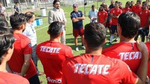 El propietario del Rebaño conversó con el capitán del plantel Jesús Molina y con el entrenador Luis Fernando Tena