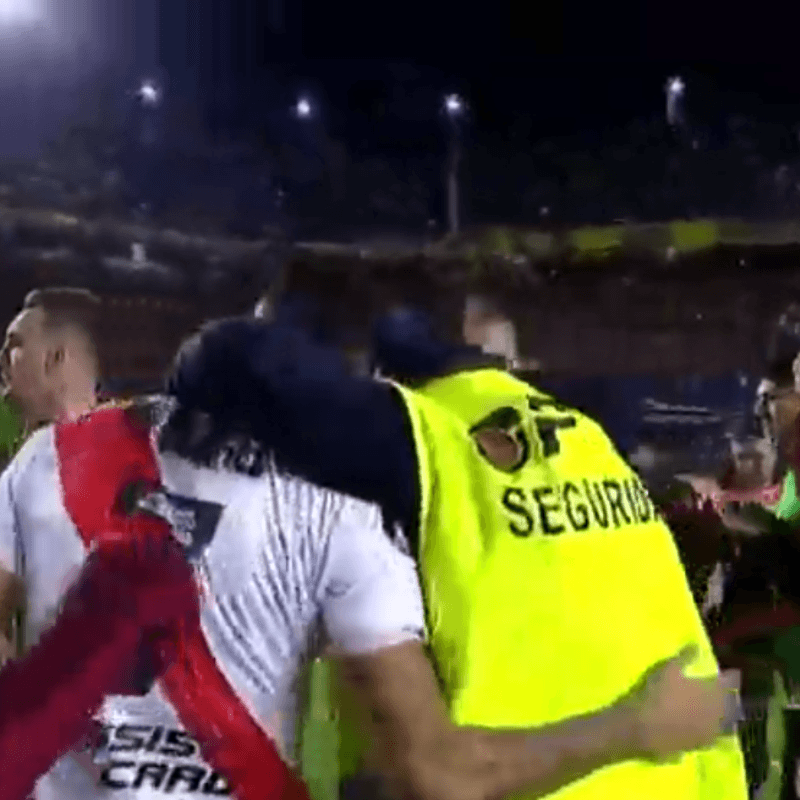 Despidieron al seguridad que celebró con los jugadores de River en La Bombonera