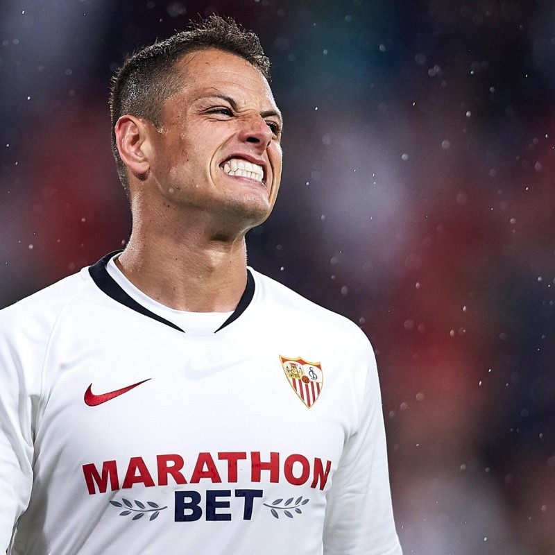 Por qué Chicharito no irá ni al banco en Sevilla