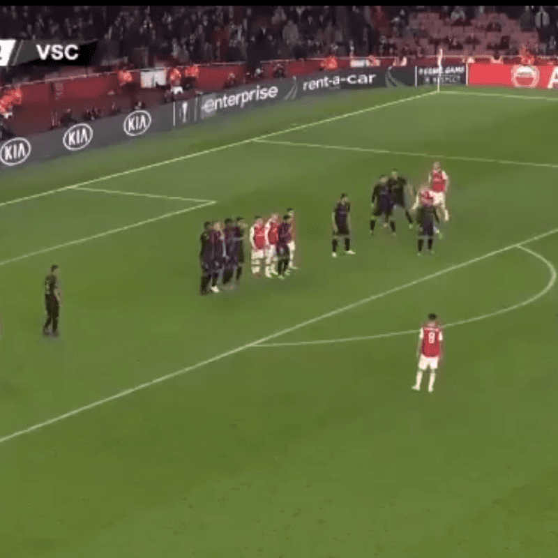 Lo gritó toda la redacción: Arsenal lo ganó en la última con un golazo de tiro libre de Pépé