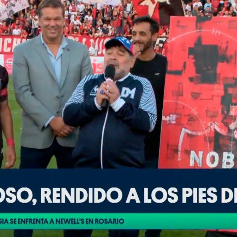 Recibimiento inolvidable para Maradona en la cancha de Newell's