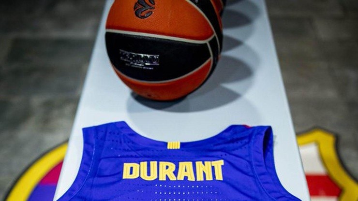 El Barcelona respondió al interés de Kevin Durant y ya le hizo su propia camiseta