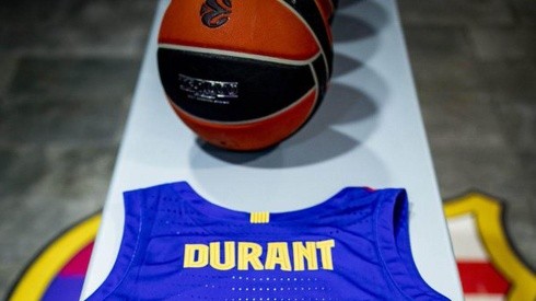 El Barcelona respondió al interés de Kevin Durant y ya le hizo su propia camiseta