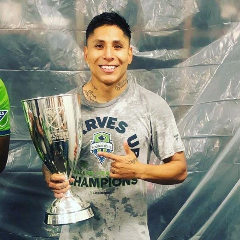 "Eres malo": Ruidíaz subió foto a Instagram con la copa y Zambrano y Carrillo lo bacilaron