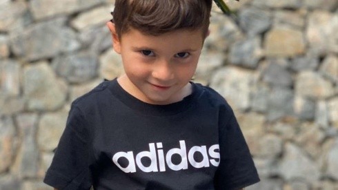Es un loquito: la foto de Mateo Messi, con sorpresa en la cabeza