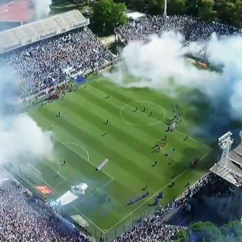 El Bosque de azul y blanco: el increíble recibimiento de Gimnasia en el clásico