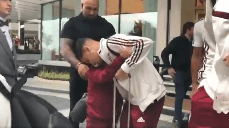 Un niño corrió a abrazarlo y Quintero entendió todo con su reacción