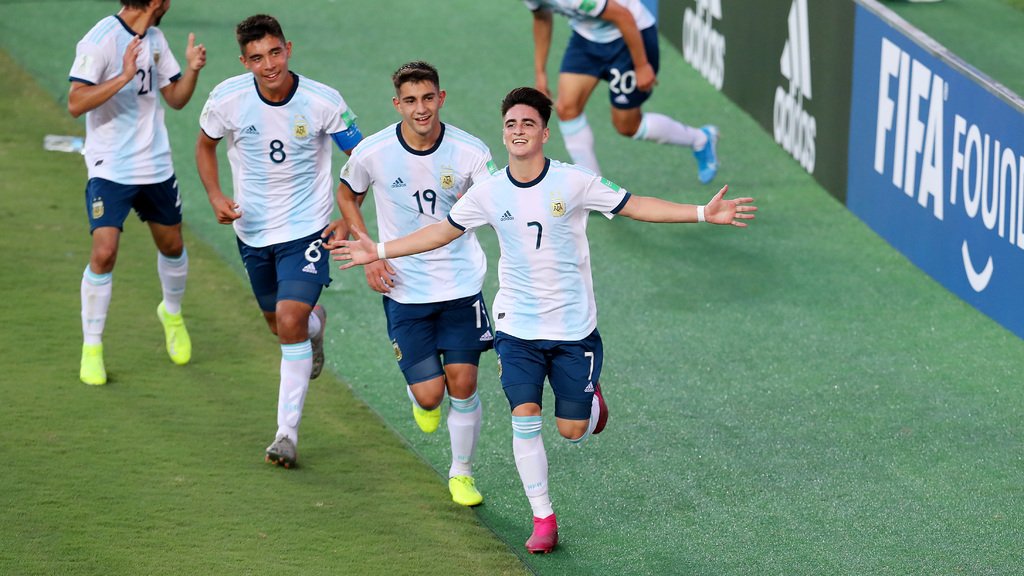 ¡Vamos los pibes! Argentina venció a Tayikistán y se metió en octavos