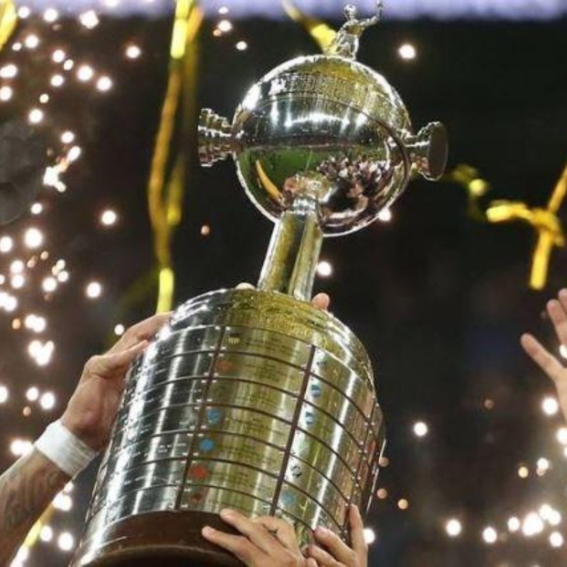 Flavio Azzaro aseguró en Twitter que la final de la Copa Libertadores cambia de sede