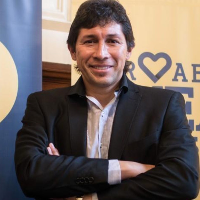 Bermúdez respondió con un tuit los dichos de Riquelme: "Desde aquí lo apoyo totalmente"