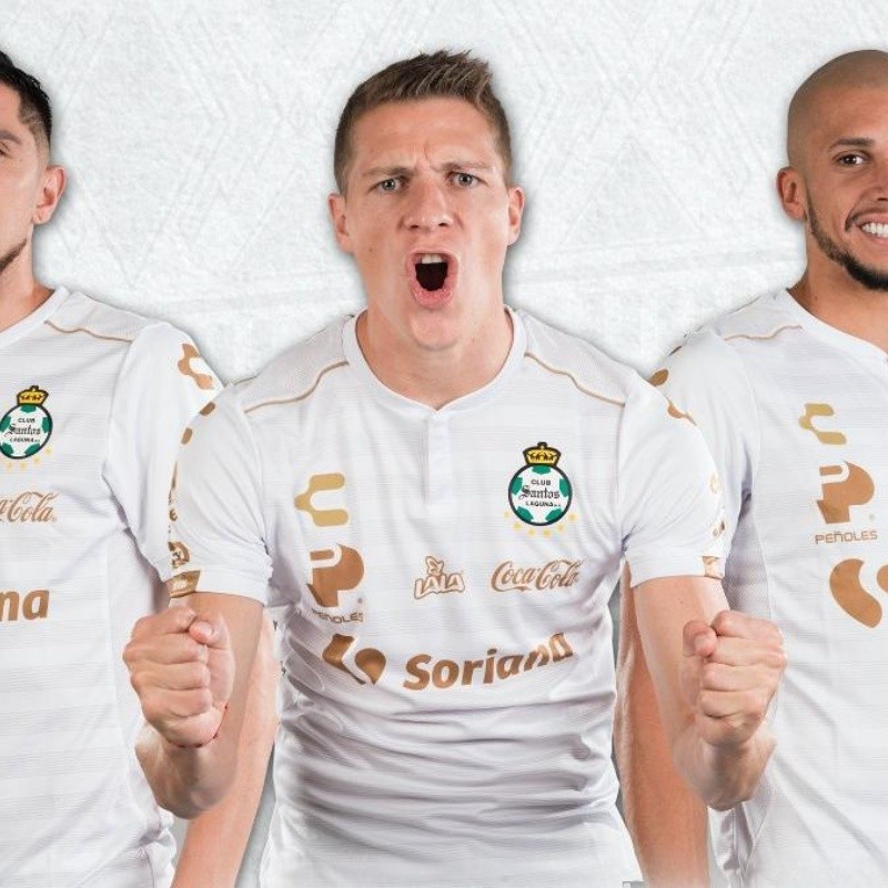 Fotos | Santos Laguna estrena nueva jersey a lo Real Madrid