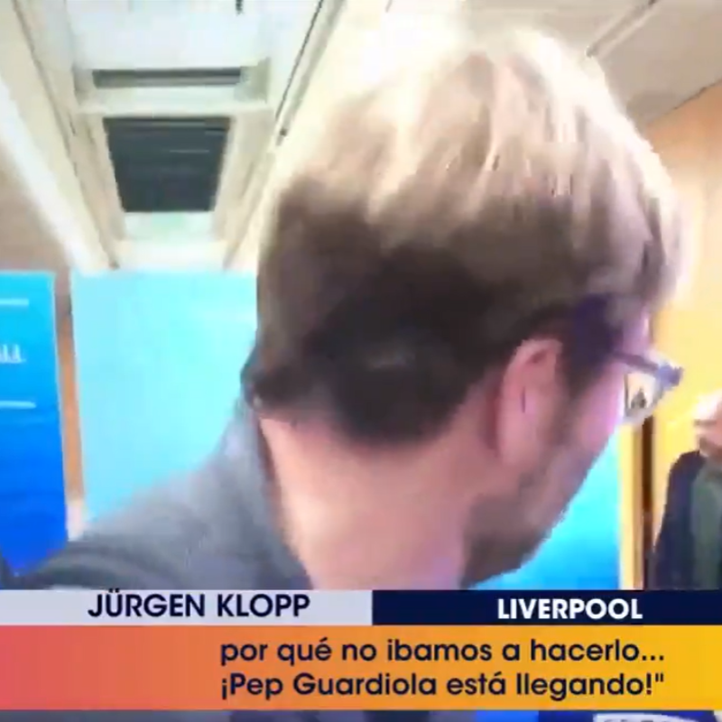 La reacción de Klopp cuando vio venir a Guardiola mientras hablaba de él