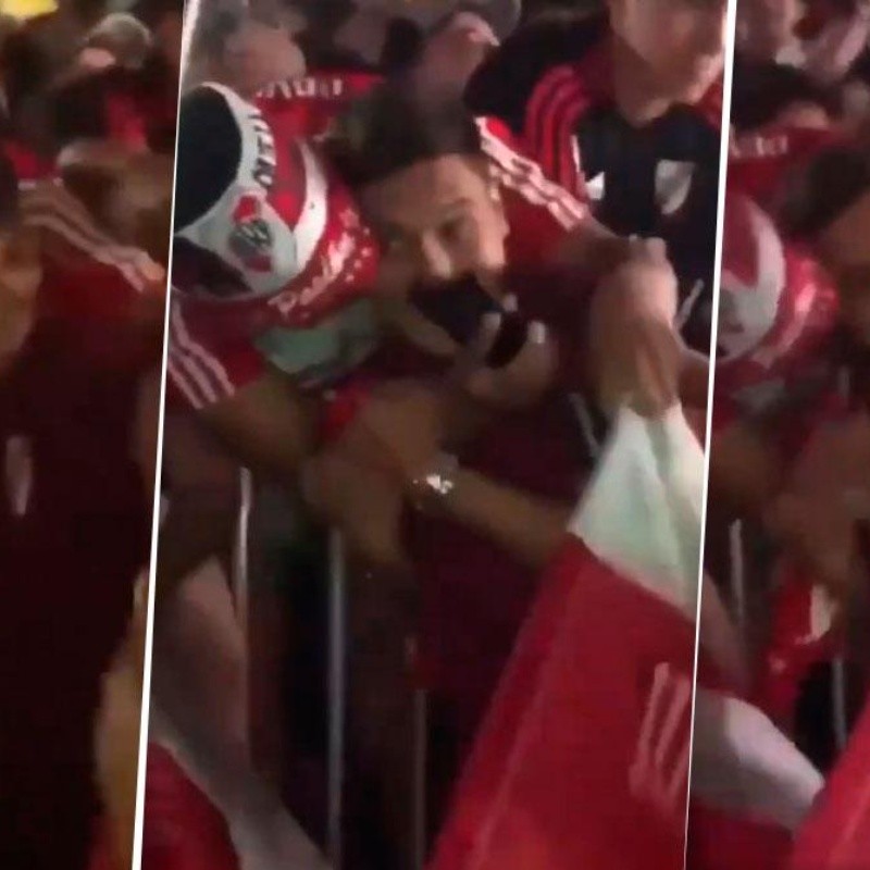 Video: la reacción de Juanfer ante el abrazo de un hincha de River