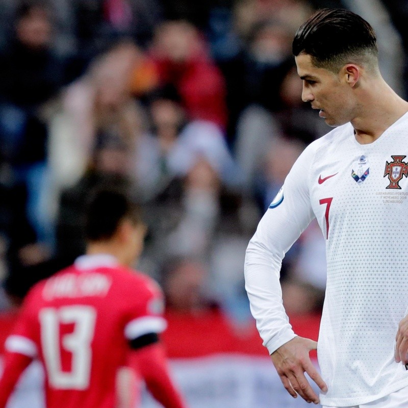 Portugal clasificó a la Eurocopa, Cristiano Ronaldo celebró a medias