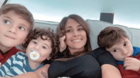 Los amamos: Antonela Roccuzzo metió foto con sus pequeños "viendo a papi"