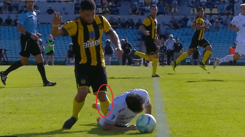 ¡Qué dolor! Ex Monterrey sufre una dura lesión en el Clásico uruguayo