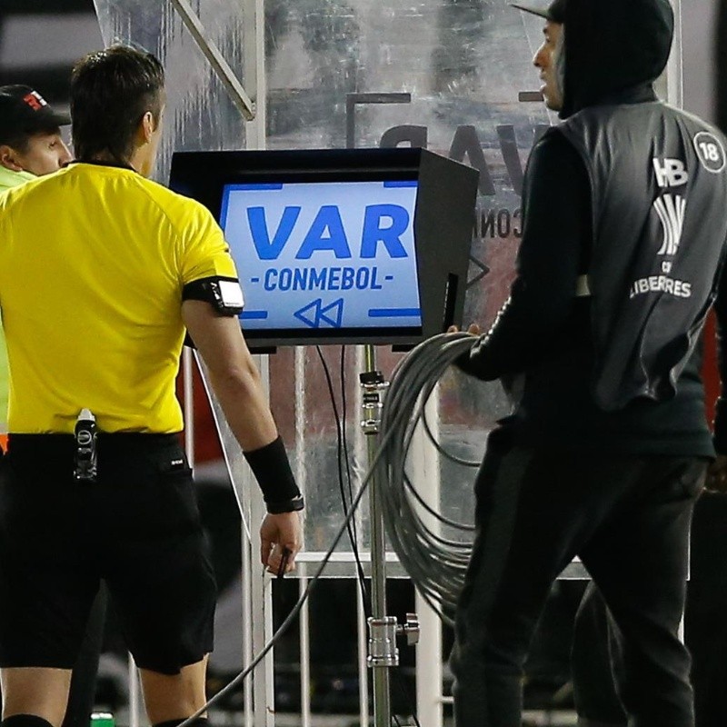 ¡Último momento! Conmebol cambió al encargado del VAR en River-Flamengo