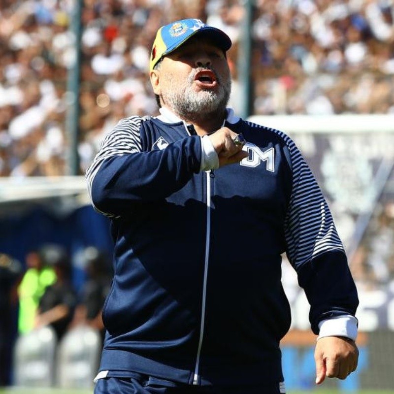 Lo confirmó Bragarnik: Maradona sigue en Gimnasia