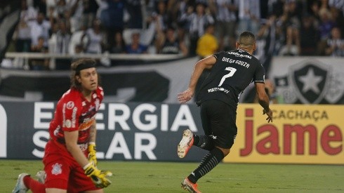 Diego Souza quebra o recorde de Paulo Baier após marcar na partida contra o Corinthians