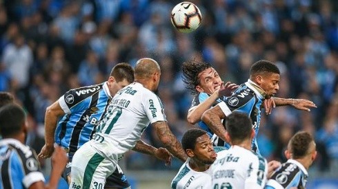 Após goleada sofrida na Libertadores, Grêmio arruma defesa e toma apenas gols de bola parada