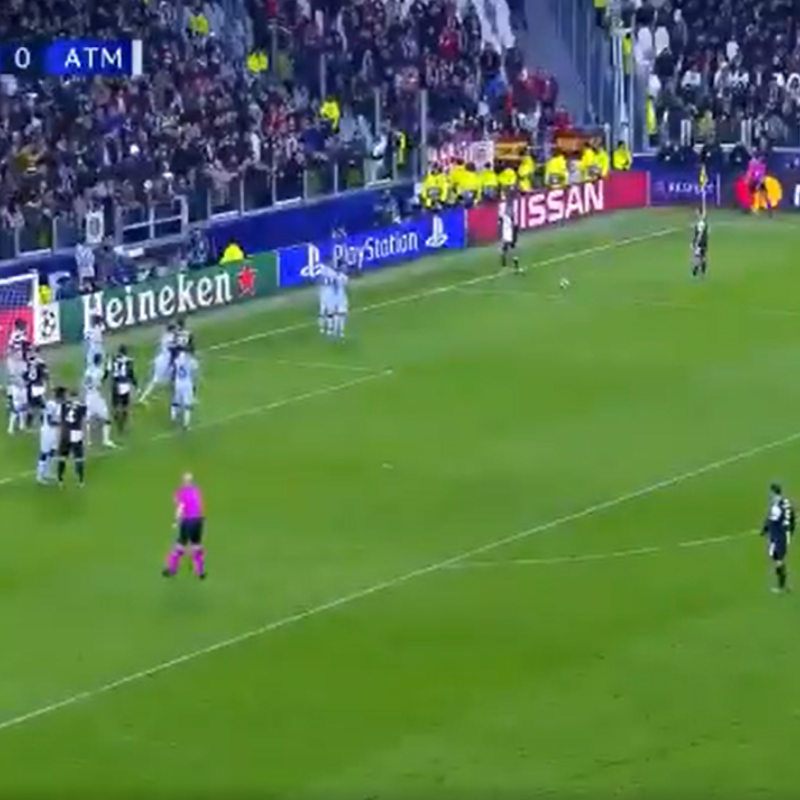 ¡Está loco! El golazo imposible de Dybala de tiro libre ante Atlético Madrid