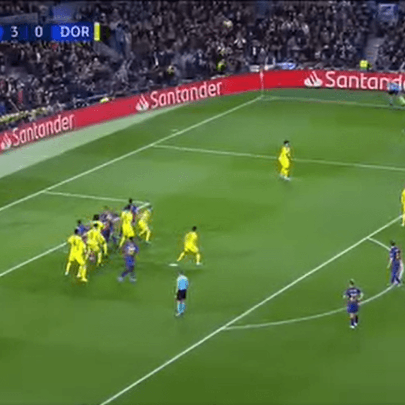 ¡Travesaño! Lo que faltaba: que Messi hiciese este gol de tiro libre