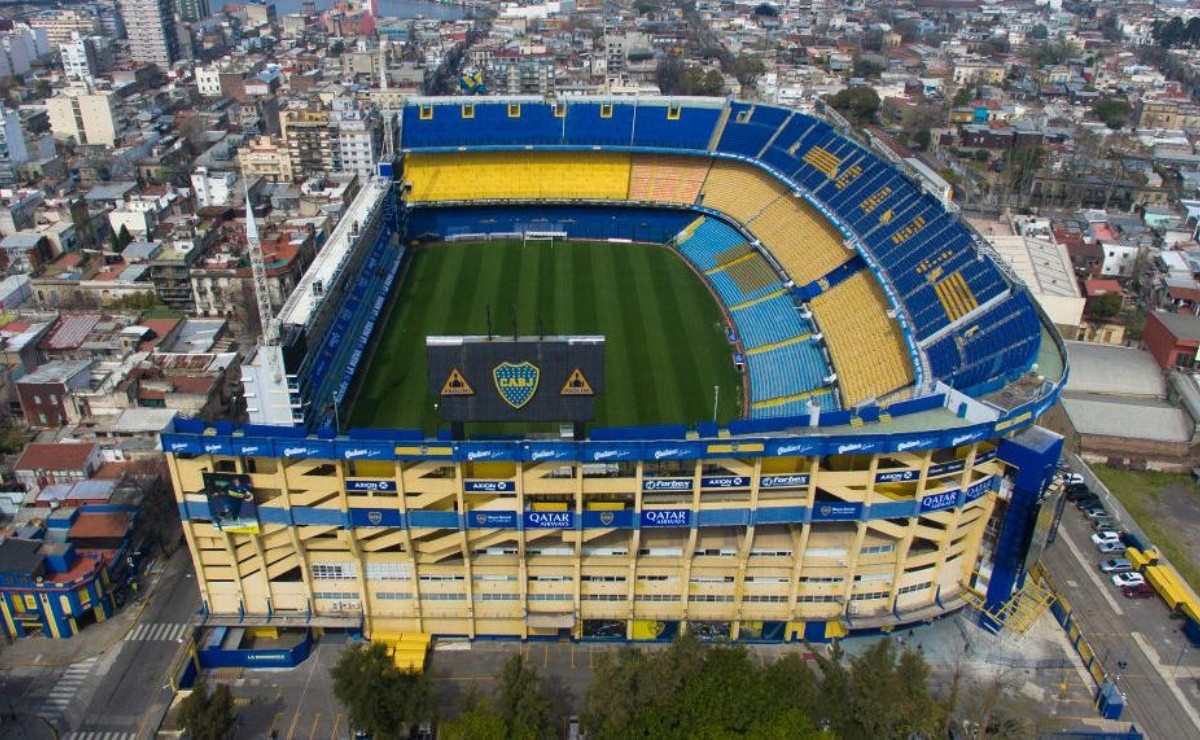 Ла Бомбонера стадион