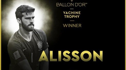 Alisson Becker, ganador del primer premio Yashin a mejor arquero