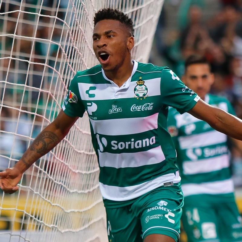 Ayrton Preciado podría salir de Santos Laguna para jugar en Atlas