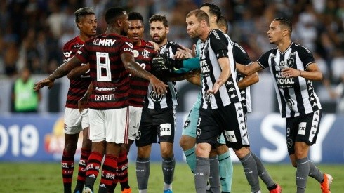 Medalhão cumpre meta estabelecida em contrato e renova com o Botafogo até 2021