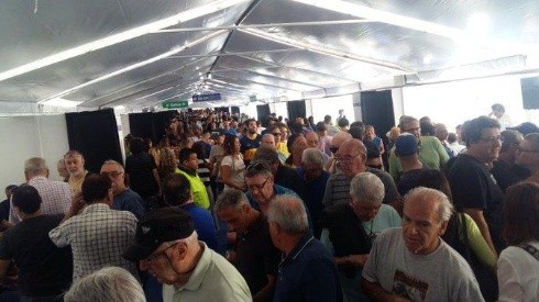 Amenaza de suspensión: las elecciones en Boca arrancaron muy irregulares